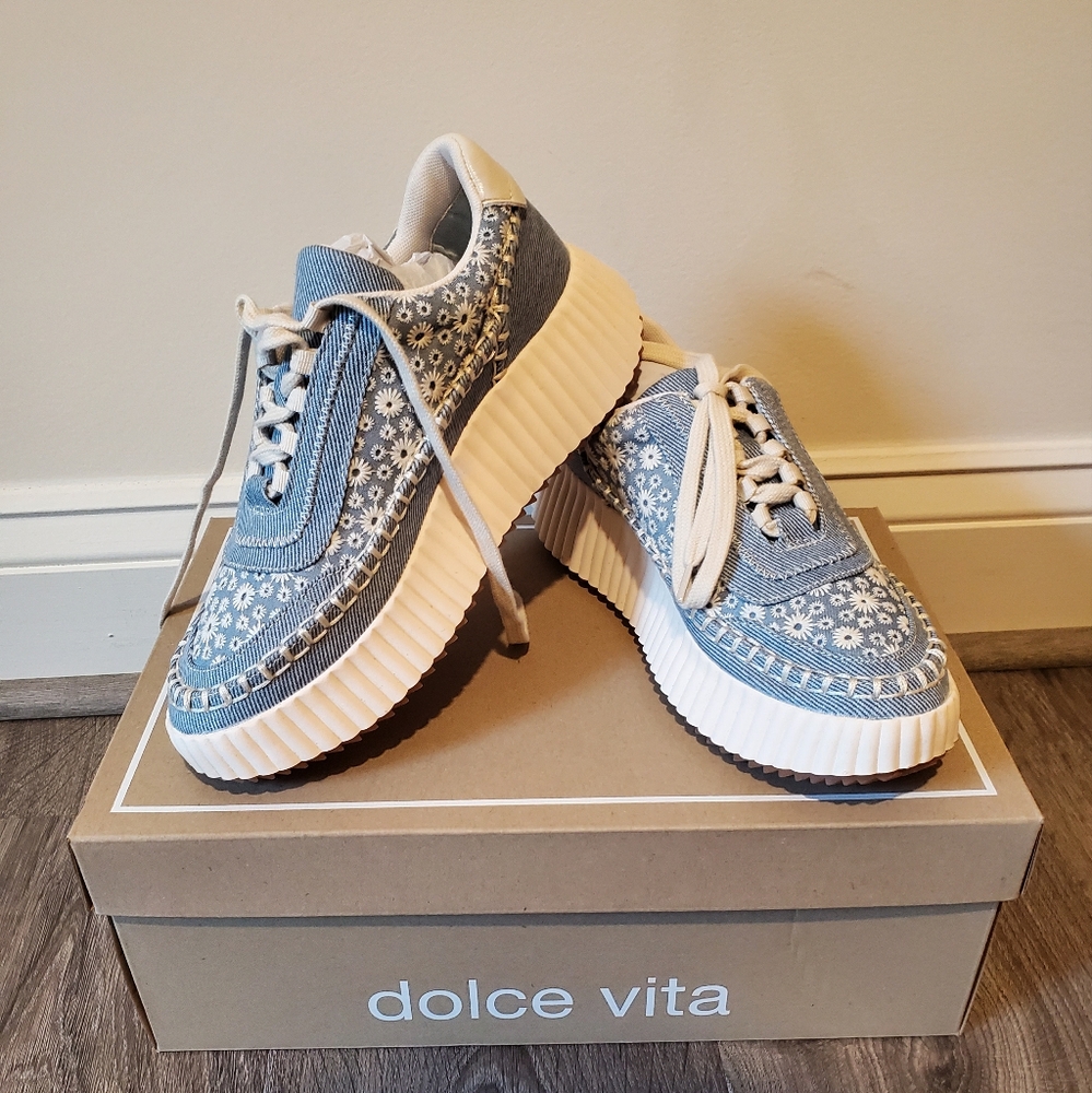 Dolce Vita Women’s Dolen Sneaker – Blue Floral Denim, Size 6.5